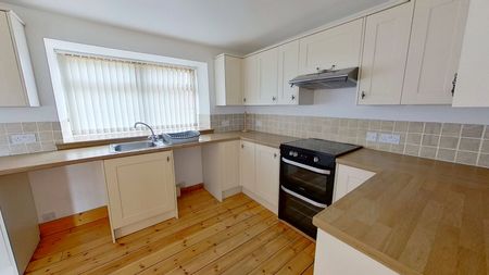 3 bedroom detached house to rent - Photo 5