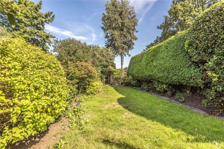 Well presented and spacious family home with access to Sevenoaks mainline station and town centre - Photo 2