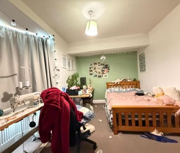 4 bedroom end of terrace house to rent - Photo 6