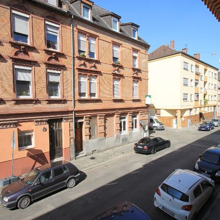 Helle City-Wohnung mit Balkon, Tageslichtbad und Wohnküche - Photo 3