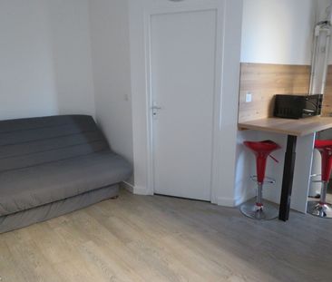 Appartement à louer - REIMS- RUE DU CHAMP DE MARS - Photo 4