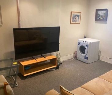 Room in a Shared House, London, CR0 - Photo 5