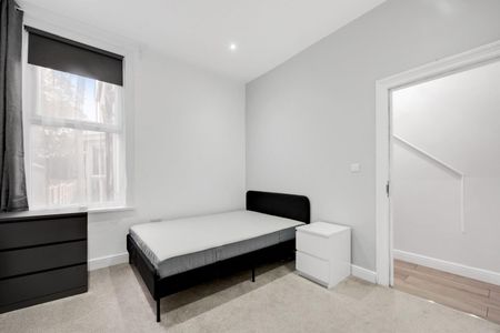 2 bedroom Flat To Let Total Size: 689 SQ FT - Photo 4