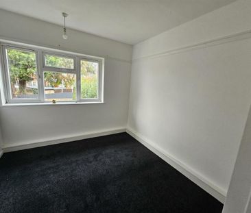 3 bedroom end of terrace house to rent - Photo 2