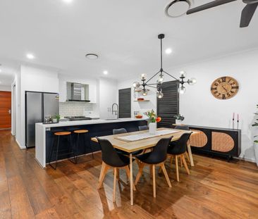 Stunning 4-5 Bedroom home - Photo 3