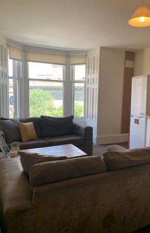 3 bedroom flat to rent - Photo 3
