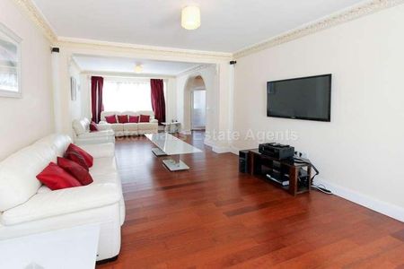 Penshurst Gardens, Edgware, HA8 - Photo 2