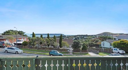 Three Bedroom Family Home In Titahi Bay - Photo 3