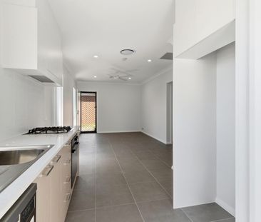 Spacious 1 Bedroom Unit – Convenient & Low Maintenance Living - Photo 3