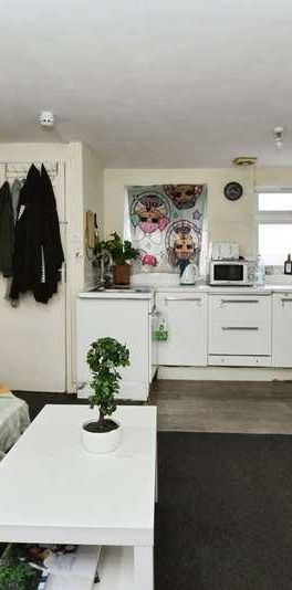 Cecil Road, Hounslow, TW3 - Photo 1