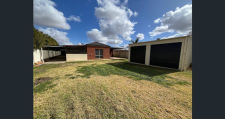 Huge Family Home - Photo 5