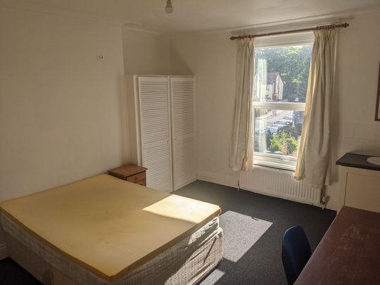 Buckingham Mount, Hyde Park, Leeds - Photo 1