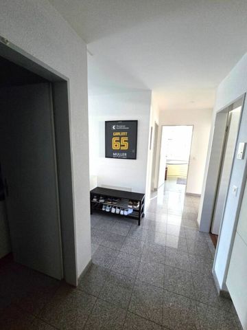 Wunderschöne 4.5-Zimmerwohnung im Eigentumsstandard mit Cheminée an sehr ruhiger und südlicher Lage - Photo 4