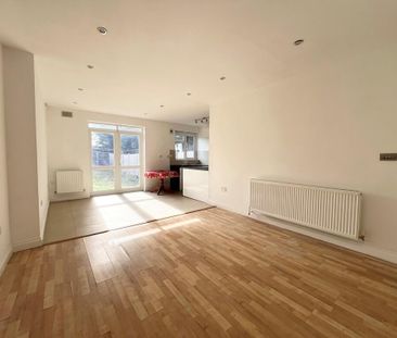 5 bedroom end of terrace house to rent - Photo 2