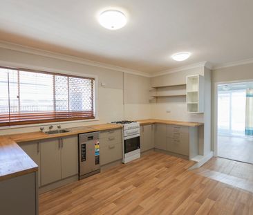 SPACIOUS FOUR BEDROOM FAMILY HOME - Photo 5