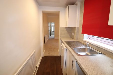 2 Bedroom Mid Terraced House To Rent - Photo 3