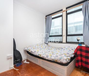 1 bedroom in a flat share to rent - Photo 2