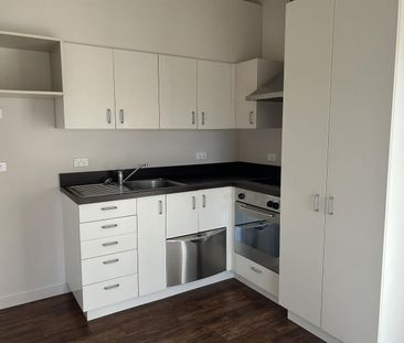 Keeping it light in Bordesley - Photo 5