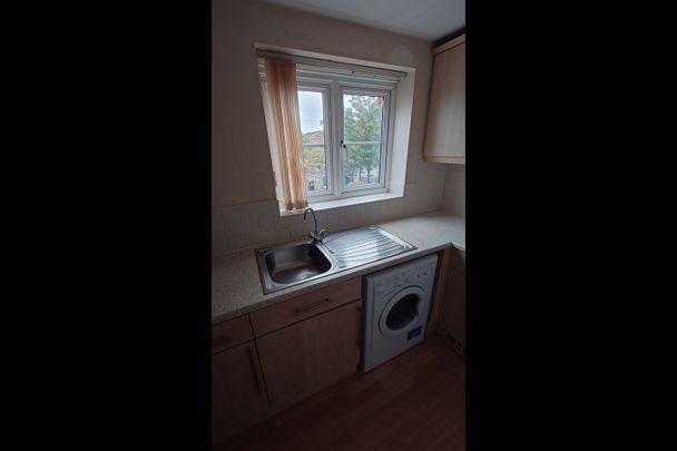 2 Bed Flat, Cavalier Court, CV3 - Photo 1