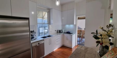 Quiet 3 Bedroom Family Home W/ Amazing Backyard - Photo 5