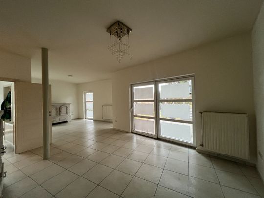 Halfopen woning met 3 slaapkamers en tuin - Photo 1