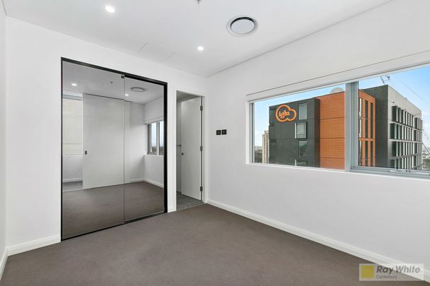 Contemporary City Living with Panoramic Views ! - Photo 1