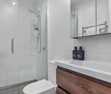NYC Style apartment in epic location - Photo 3