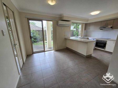 DOUBLE GARAGE - Air-Con & Pool - Photo 2