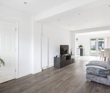 3 bedroom semi-detached house to rent - Photo 3