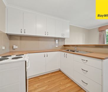 Family living in Hawker - Photo 3