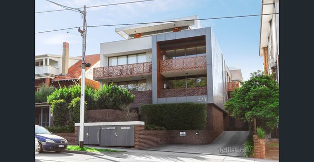 Stylish & Secure 2-Bedroom Apartment – Prime Hawthorn Location - Photo 1