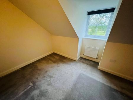 4 bedroom semi-detached house to rent - Photo 4