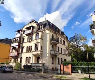 Großzügige 2-Zimmer-Wohnung mit Einbauküche und Balkon in Dresden-Striesen! - Photo 1