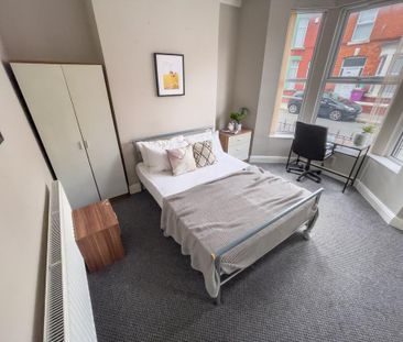 4 bedroom terraced house to rent - Photo 2