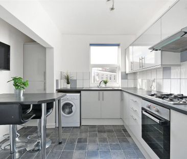 3 bedroom flat to rent - Photo 3