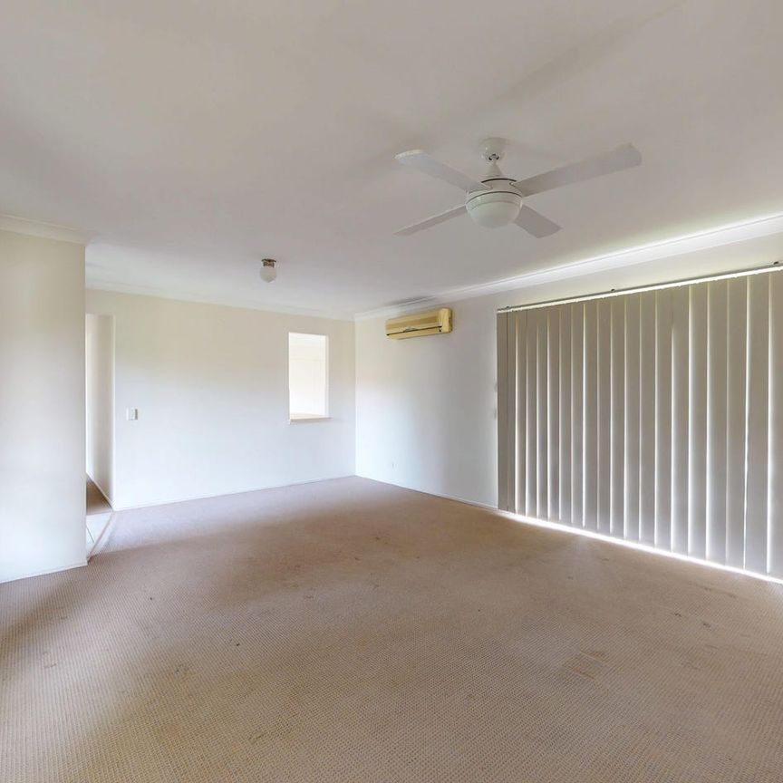 Family Friendly Living in the Heart of Calamvale - Photo 1