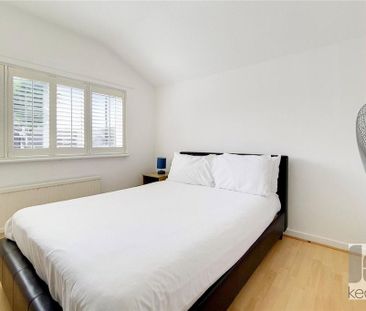 3 bedroom end of terrace house to rent - Photo 2