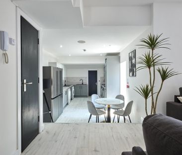 6 bedroom semi-detached house to rent - Photo 1
