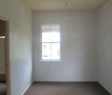 Cottage in Booval - Photo 6