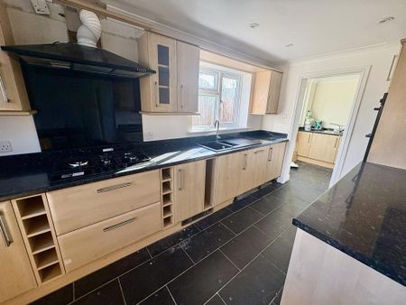 4 bedroom property to rent - Photo 5