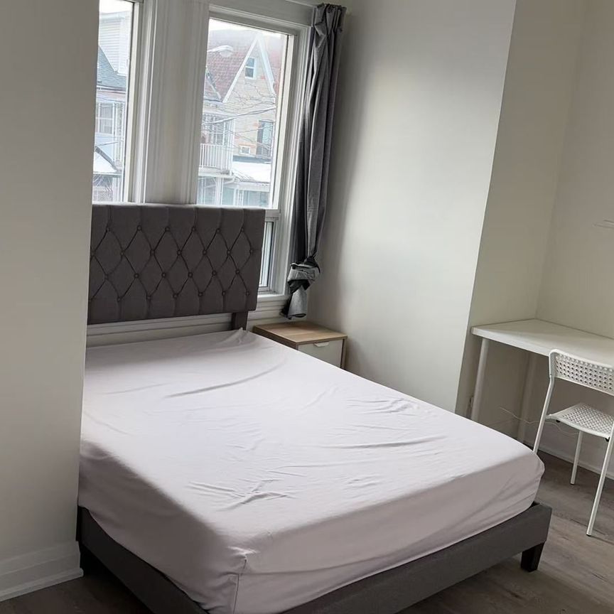 For Lease - 11.5 Lippincott Street, Toronto, Ontario - Photo 1