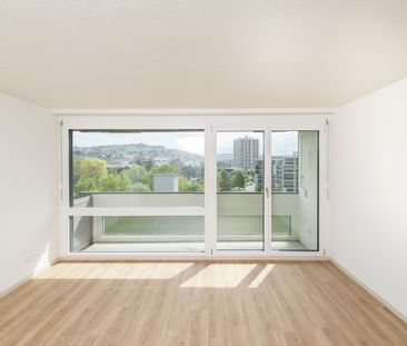 "Moderne 2-Zimmer-Wohnung mit Balkon und Aussicht in Zürich Altstet... - Photo 3