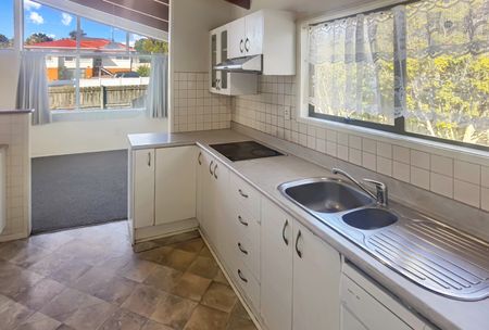 Bucklands Beach - 4 Bedoom Home Zone for Macleans College - Photo 3