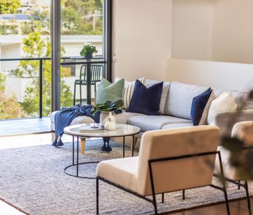 Spacious 4 Bedroom Townhouse - Photo 2