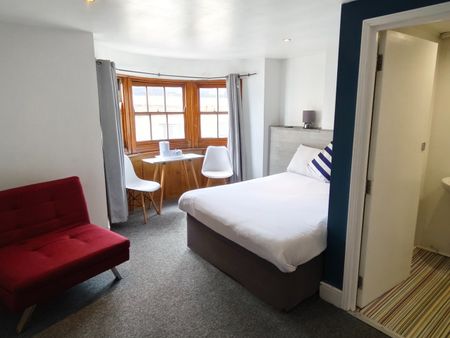 Room in a Shared House, Middle Street, BN1 - Photo 3