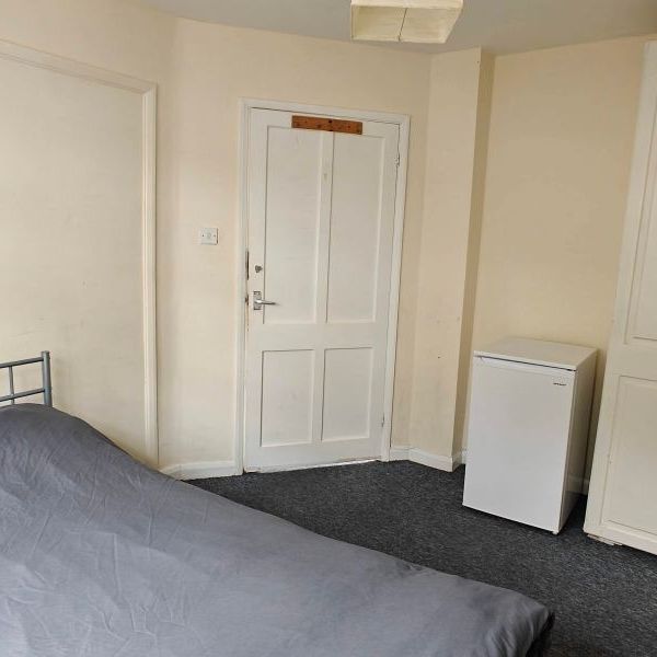 Room in a Shared House, Methwold Road, W10 - Photo 1