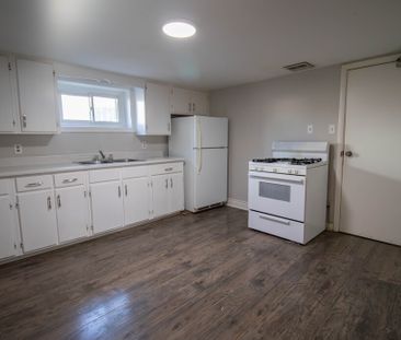 **ALL INCLUSIVE** Large 1 Bedroom Lower Unit in Welland!! - Photo 5