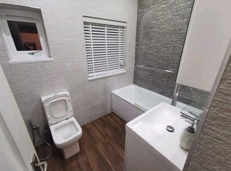 Room in a Shared House, Illford, IG3 - Photo 4