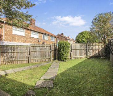2 bedroom end of terrace house to rent - Photo 4