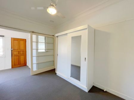 Perfectly Positioned Apartment with Unbeatable Convenience! - Photo 3